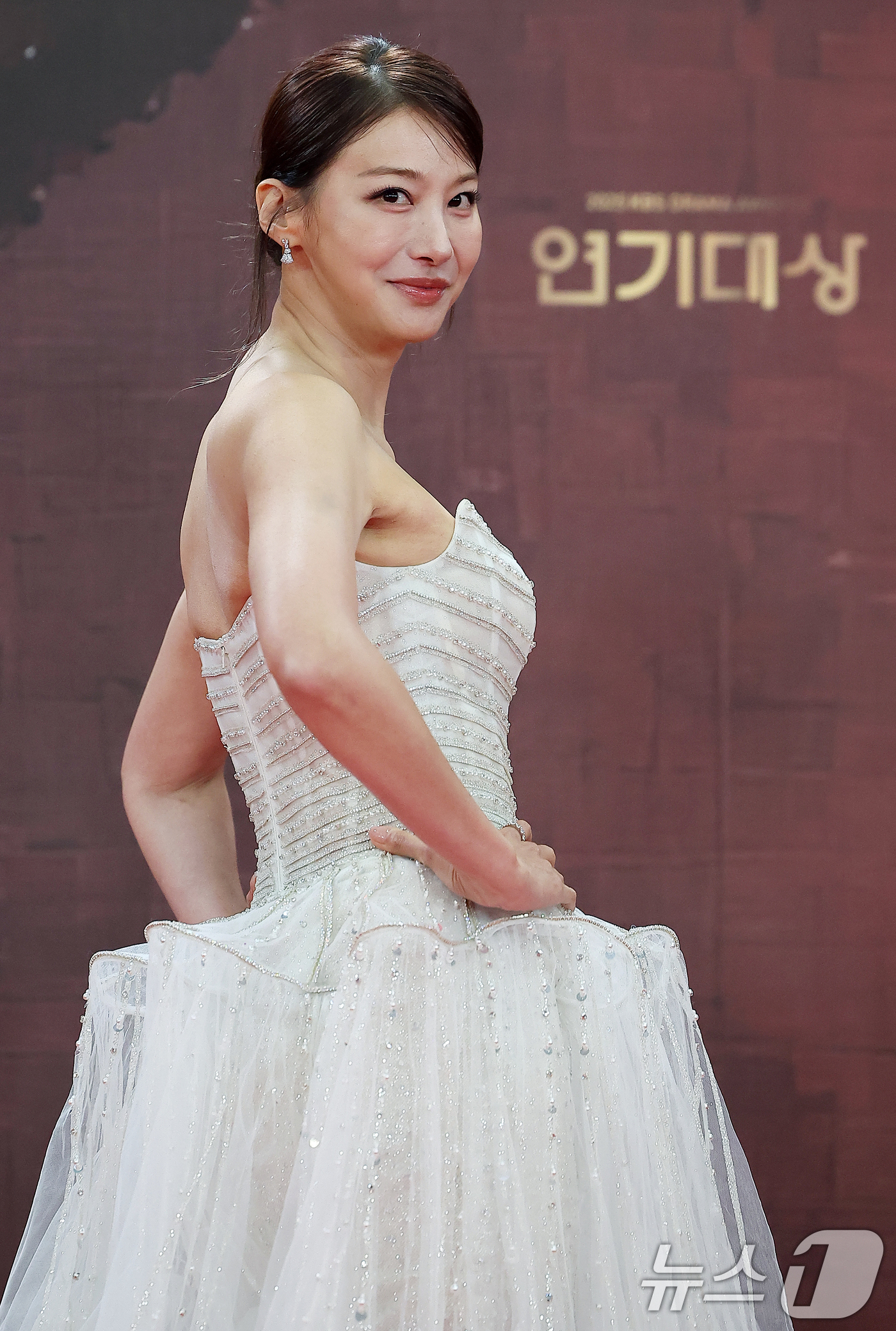 (서울=뉴스1) 김진환 기자 = 배우 유인영이 31일 오후 서울 영등포구 KBS 신관에서 진행된 ‘2025 KBS 연기대상’ 레드카펫 행사에서 포즈를 취하고 있다. 2025.12. …