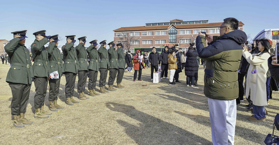 해병대 신병  '필승'