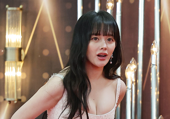 정지소, 육감적인 뭄매