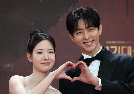 하승리·현우, 달콤한 하트