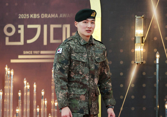 '상병' 권지우, 휴가 쓰고 연기대상 왔어요