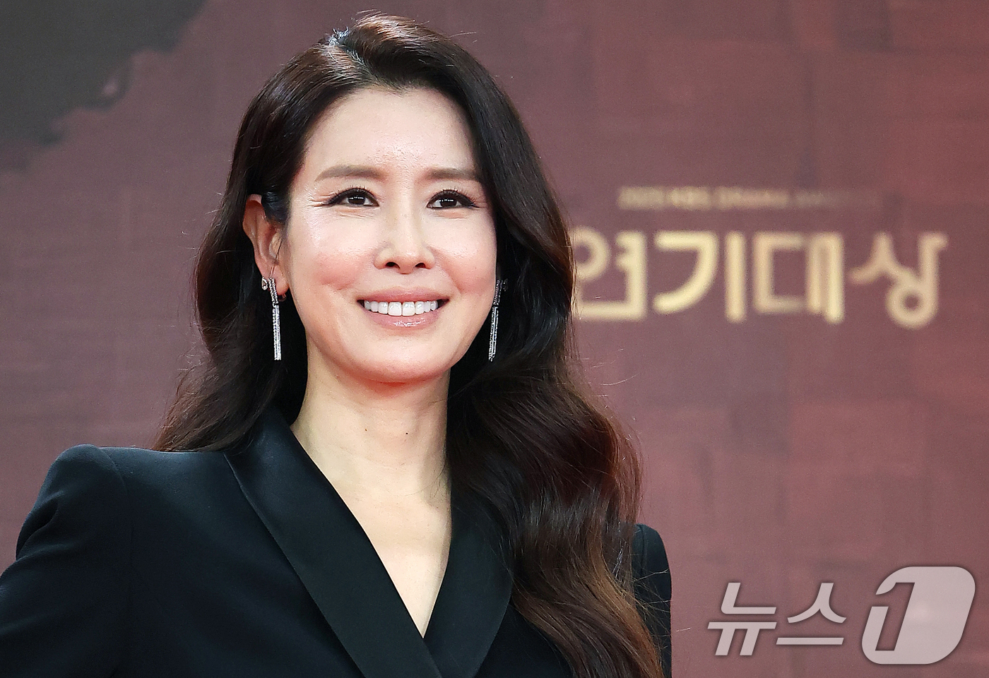 (서울=뉴스1) 김진환 기자 = 배우 이태란이 31일 오후 서울 영등포구 KBS 신관에서 진행된 ‘2025 KBS 연기대상’ 레드카펫 행사에 참석하고 있다. 2025.12.31/뉴 …