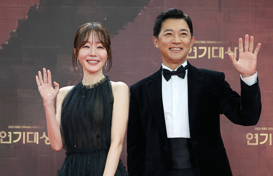 안재욱·엄지원, 'KBS 연기대상' 영예…11관왕 '독수리 오형제'(종합)