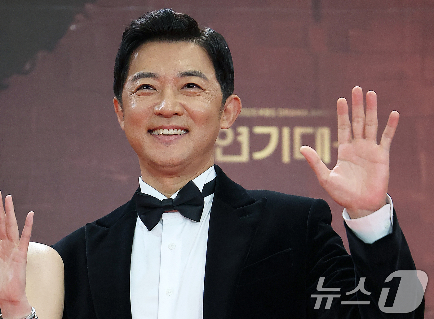 (서울=뉴스1) 김진환 기자 = 배우 안재욱이 31일 오후 서울 영등포구 KBS 신관에서 진행된 ‘2025 KBS 연기대상’ 레드카펫 행사에 참석해 포즈를 취하고 있다. 2025. …