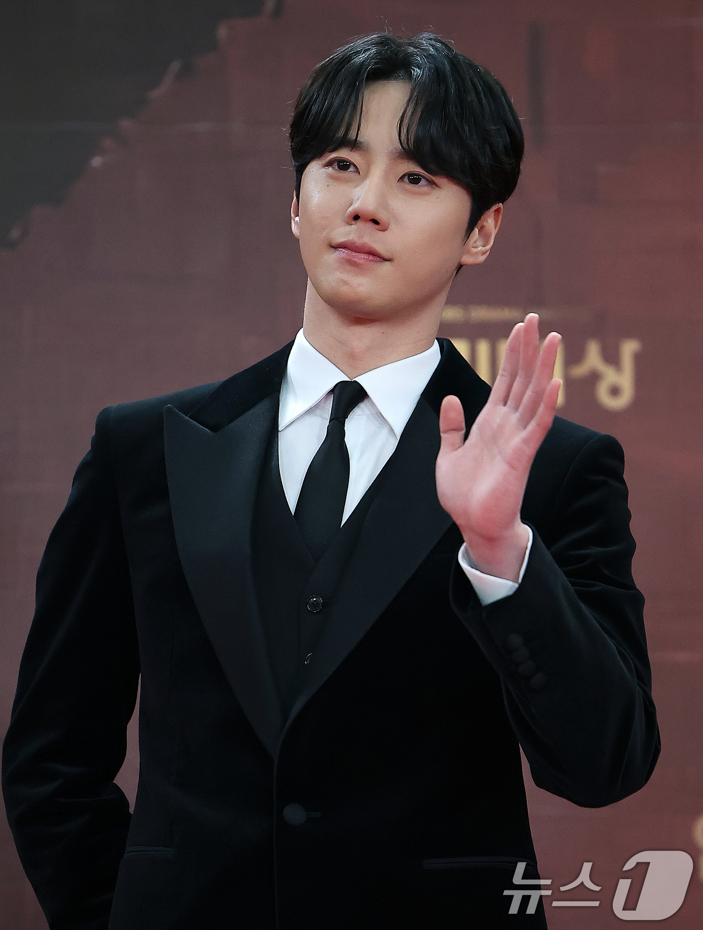 (서울=뉴스1) 김진환 기자 = 배우 이준영이 31일 오후 서울 영등포구 KBS 신관에서 진행된 ‘2025 KBS 연기대상’ 레드카펫 행사에 참석해 포즈를 취하고 있다. 2025. …