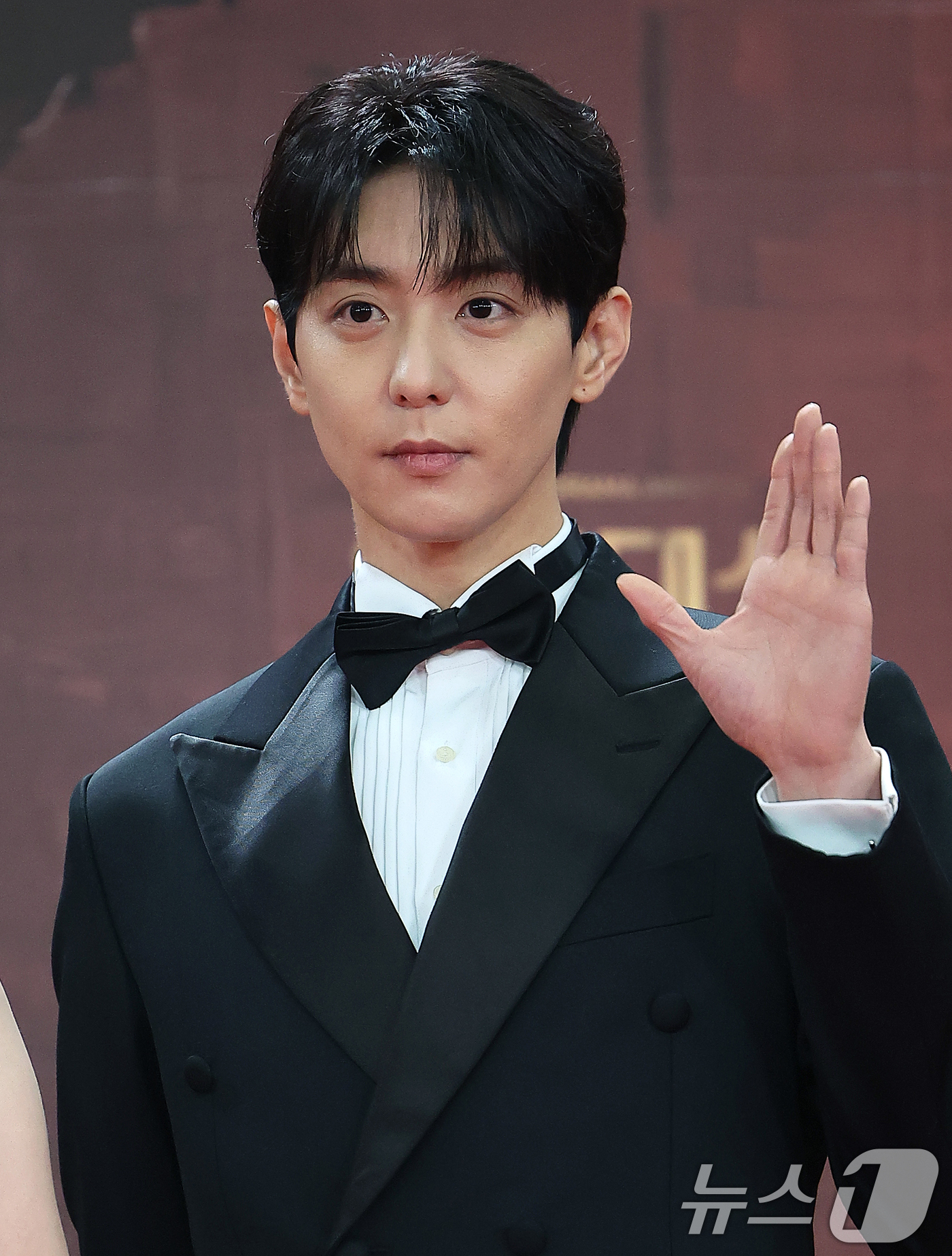 (서울=뉴스1) 김진환 기자 = 배우 현우가 31일 오후 서울 영등포구 KBS 신관에서 진행된 ‘2025 KBS 연기대상’ 레드카펫 행사에 참석해 포즈를 취하고 있다. 2025.1 …