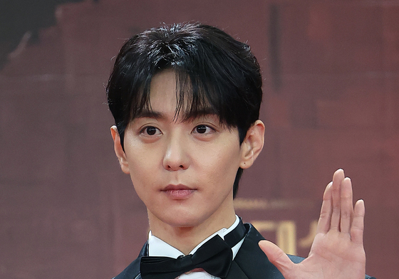 현우, 카리스마 눈빛