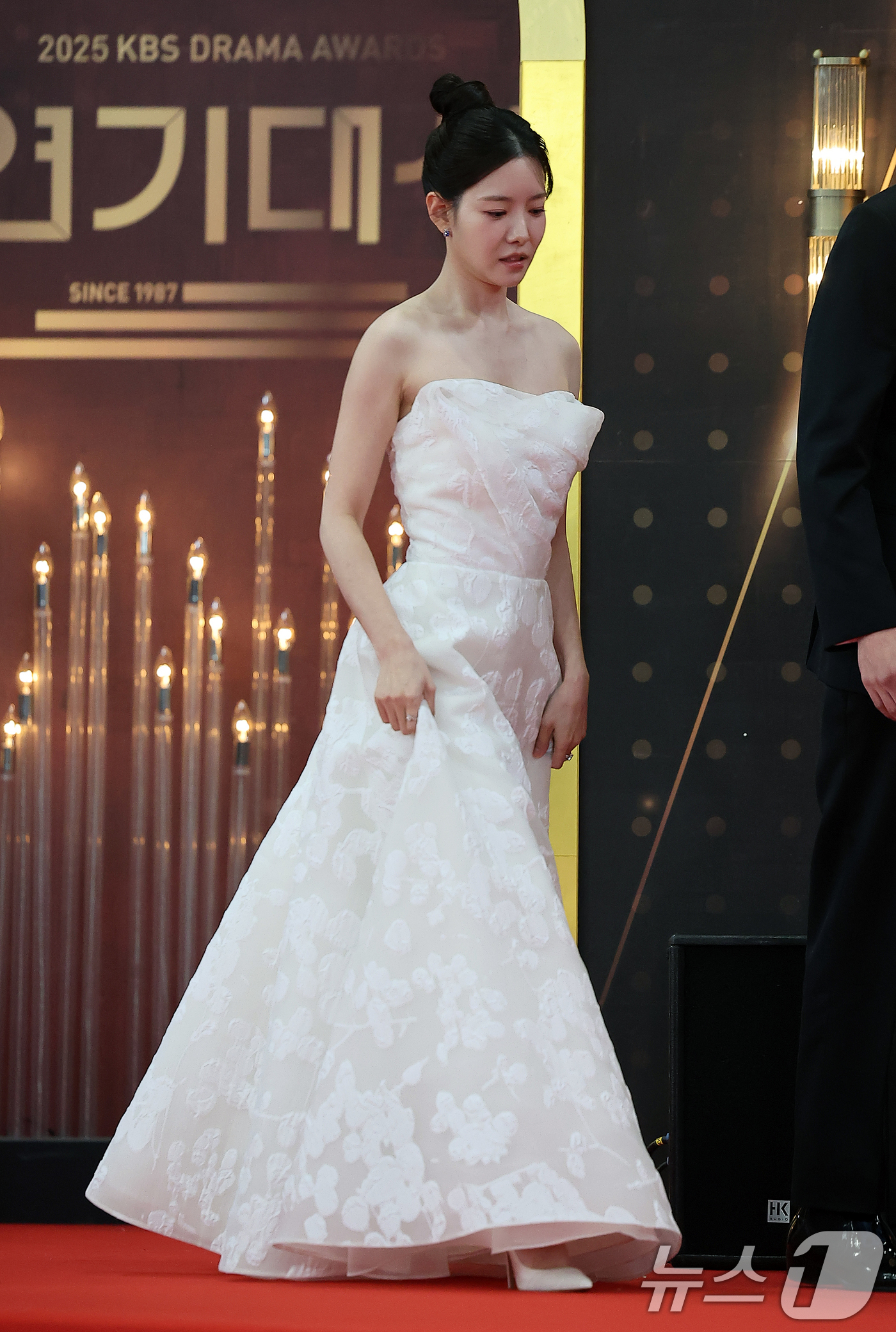(서울=뉴스1) 김진환 기자 = 배우 하승리가 31일 오후 서울 영등포구 KBS 신관에서 진행된 ‘2025 KBS 연기대상’ 레드카펫 행사에 참석하고 있다. 2025.12.31/뉴 …