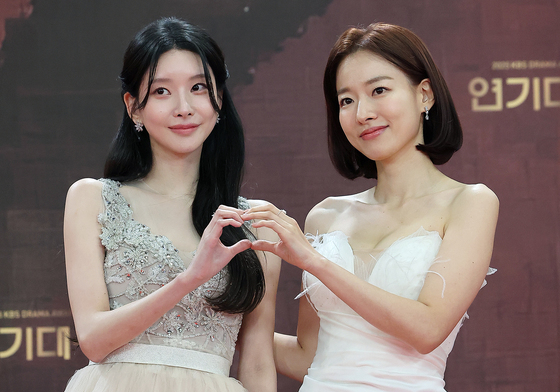 이시아·이효나, 친밀한 리플리의 주역들