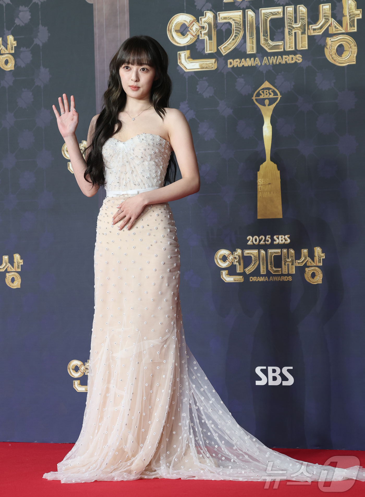 (서울=뉴스1) 권현진 기자 = 배우 김보라가 31일 서울 마포구 SBS프리즘타워에서 열린 ‘2025 SBS 연기대상’ 레드카펫 행사에 참석해 포즈를 취하고 있다. 2025.12. …