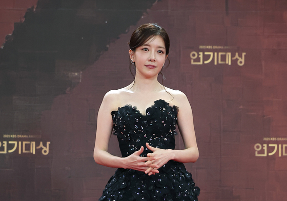 정인선, 서 있는 여신