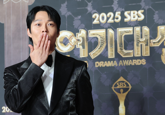 장기용, 멜로눈빛 장착하고 '키스'