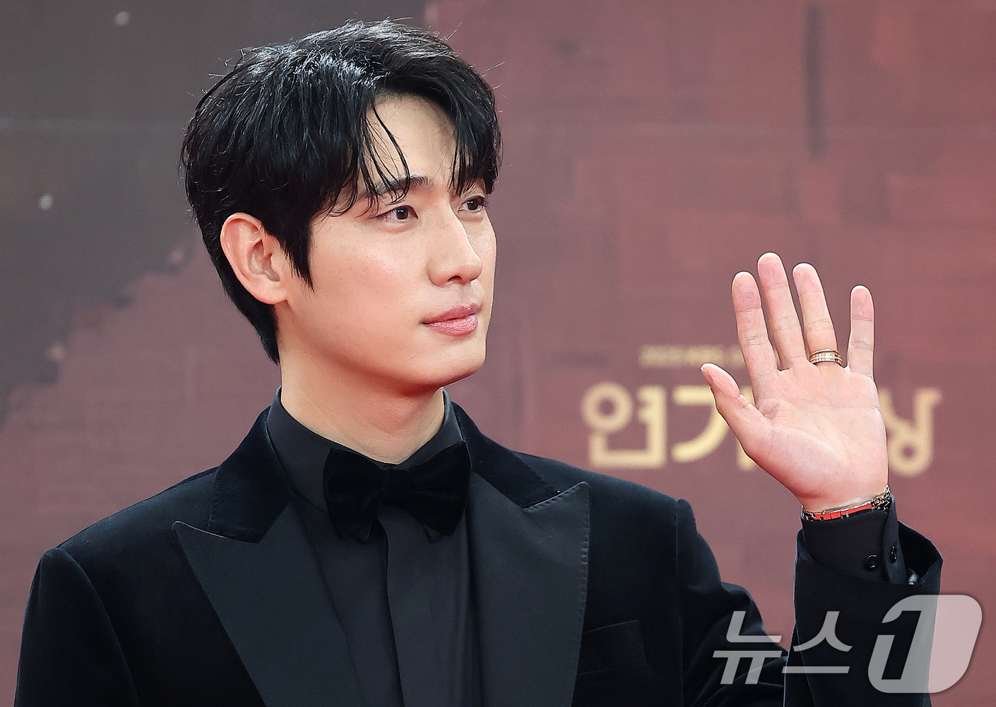 (서울=뉴스1) 김진환 기자 = 배우 윤박이 31일 오후 서울 영등포구 KBS 신관에서 진행된 ‘2025 KBS 연기대상’ 레드카펫 행사에 참석해 포즈를 취하고 있다. 2025.1 …