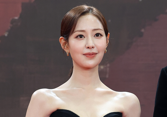 신슬기, 단아한 미소