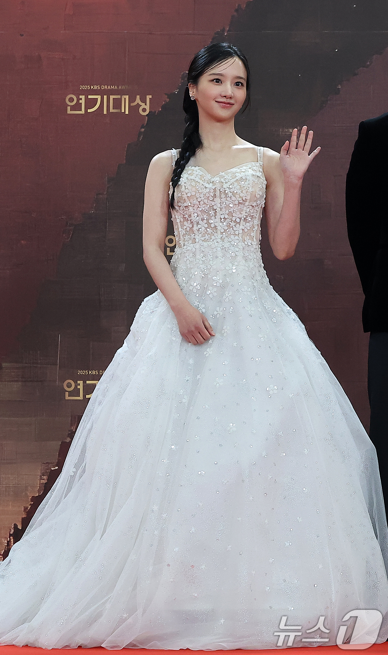 (서울=뉴스1) 김진환 기자 = 배우 박정연이 31일 오후 서울 영등포구 KBS 신관에서 진행된 ‘2025 KBS 연기대상’ 레드카펫 행사에 참석해 포즈를 취하고 있다. 2025. …