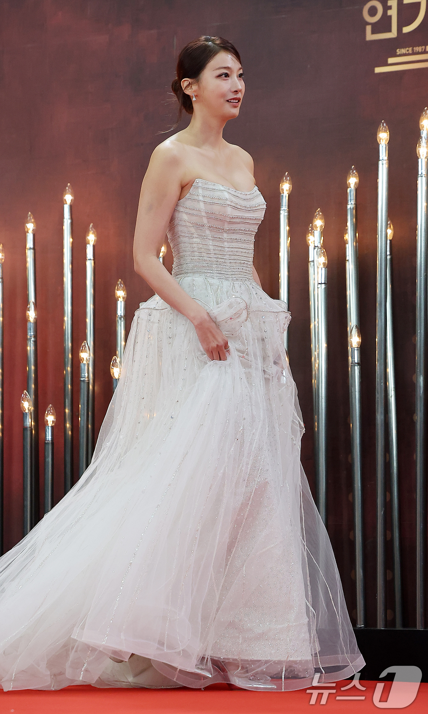 (서울=뉴스1) 김진환 기자 = 배우 유인영이 31일 오후 서울 영등포구 KBS 신관에서 진행된 ‘2025 KBS 연기대상’ 레드카펫 행사에 참석하고 있다. 2025.12.31/뉴 …