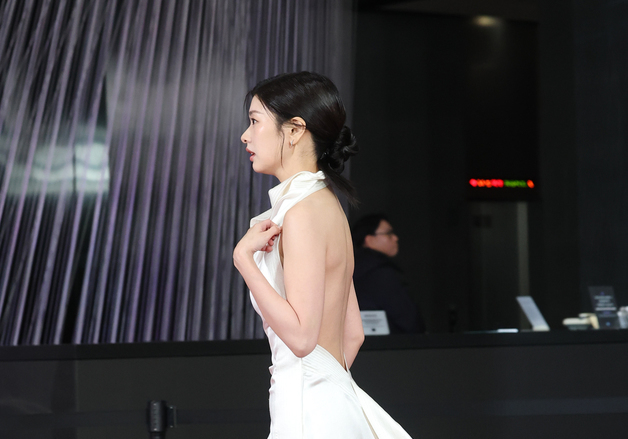 정소민, 아찔한 발걸음