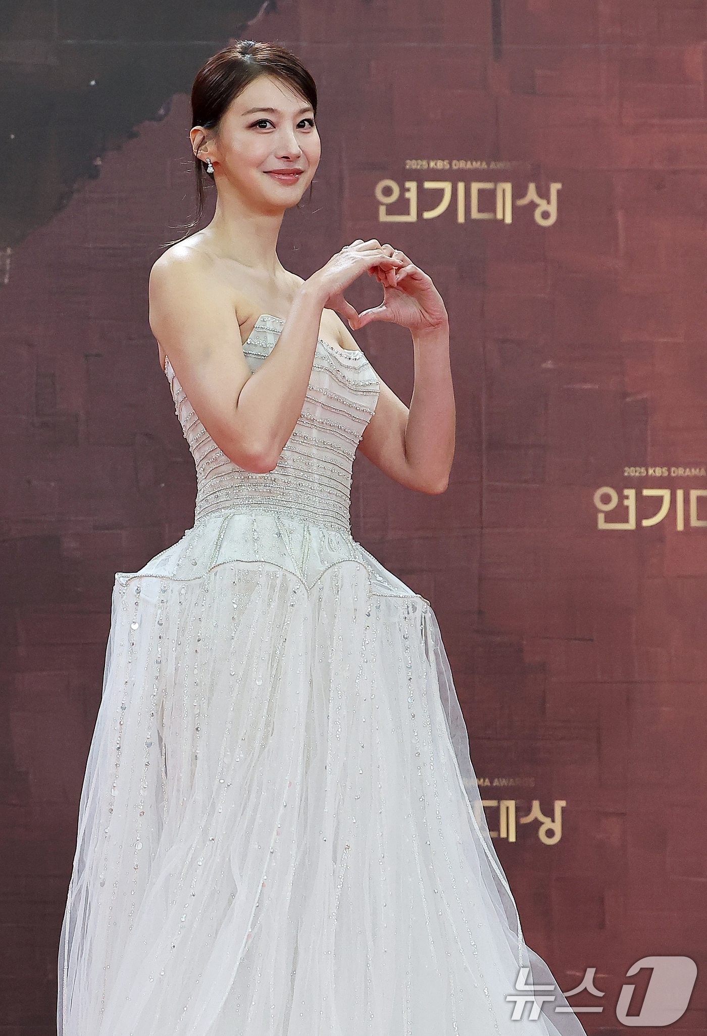 (서울=뉴스1) 김진환 기자 = 배우 유인영이 31일 오후 서울 영등포구 KBS 신관에서 진행된 ‘2025 KBS 연기대상’ 레드카펫 행사에 참석해 포즈를 취하고 있다. 2025. …