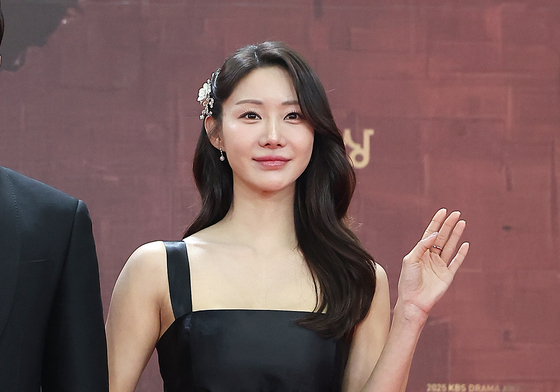 한그루, 확 달라진 분위기