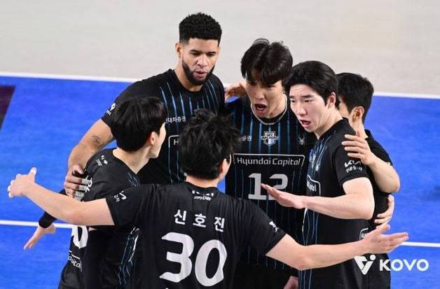 현대캐피탈, '하현용 대행' KB손보 제압…현대건설은 파죽의 8연승