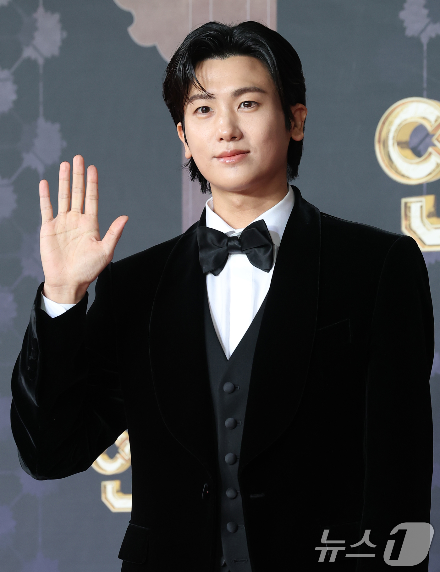 (서울=뉴스1) 권현진 기자 = 배우 박형식이 31일 서울 마포구 SBS프리즘타워에서 열린 ‘2025 SBS 연기대상’ 레드카펫 행사에 참석해 포즈를 취하고 있다. 2025.12. …