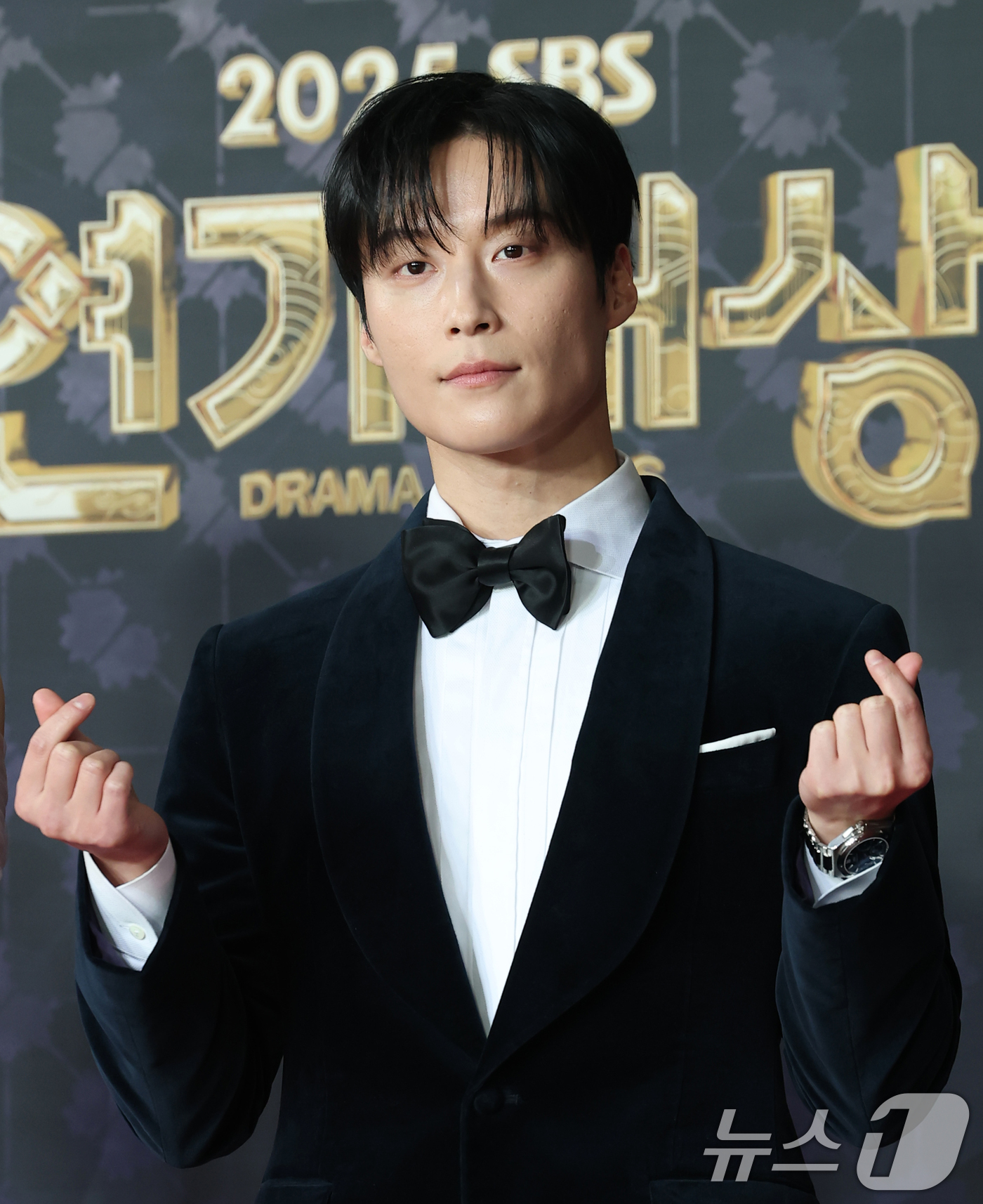 (서울=뉴스1) 권현진 기자 = 배우 허남준이 31일 서울 마포구 SBS프리즘타워에서 열린 ‘2025 SBS 연기대상’ 레드카펫 행사에 참석해 포즈를 취하고 있다. 2025.12. …