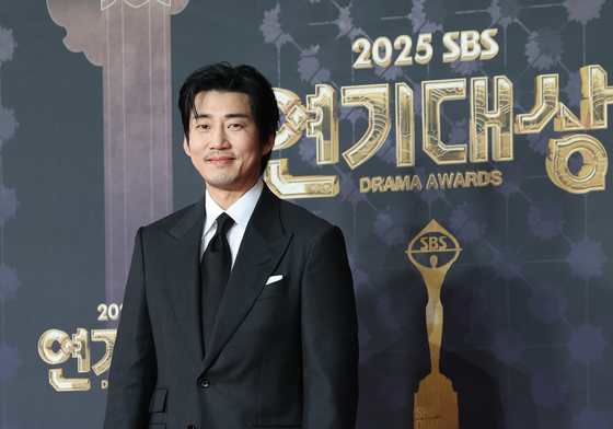 윤계상, 근사한 꽃중년