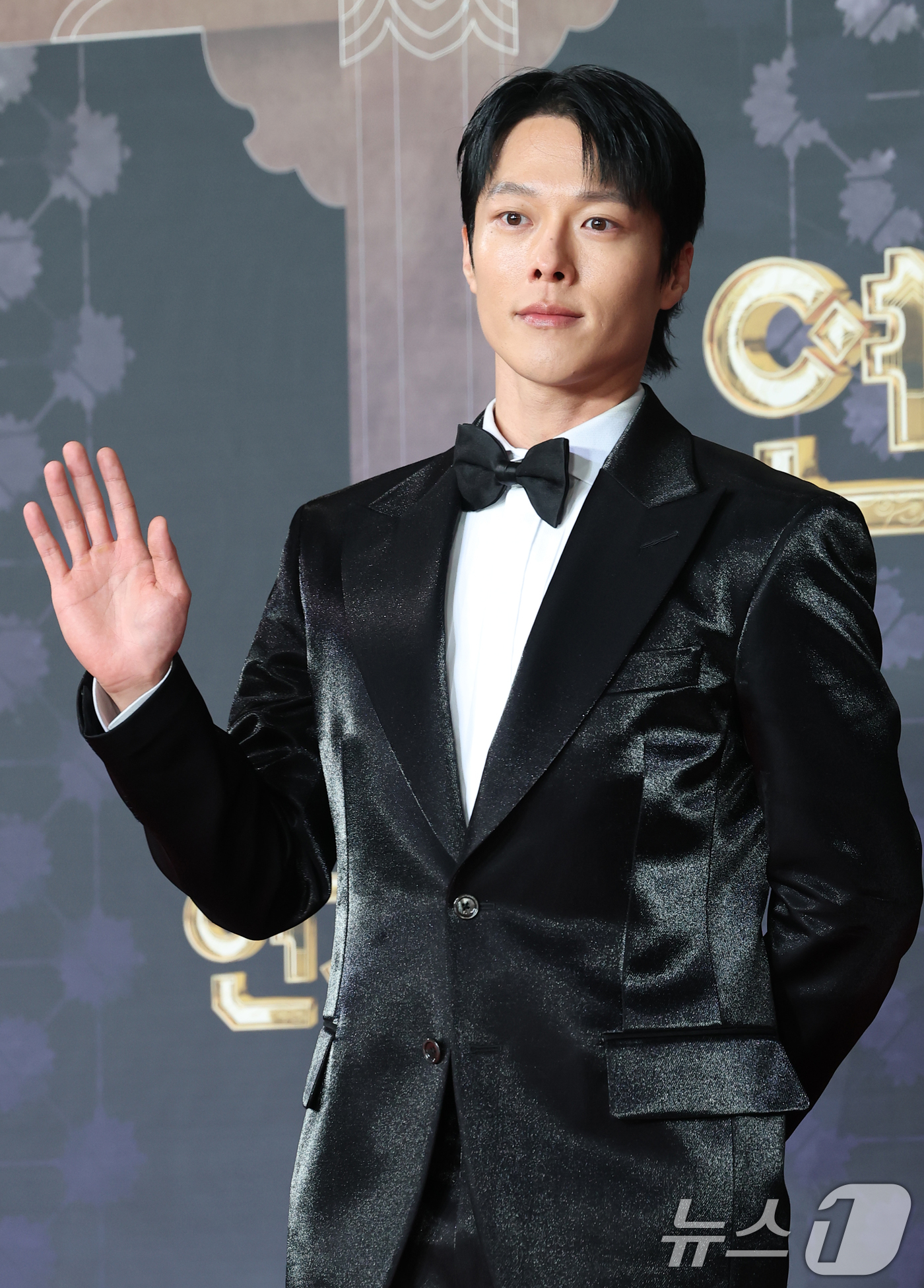 (서울=뉴스1) 권현진 기자 = 배우 장기용이 31일 서울 마포구 SBS프리즘타워에서 열린 ‘2025 SBS 연기대상’ 레드카펫 행사에 참석해 포즈를 취하고 있다. 2025.12. …