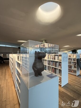 본문 이미지 -  자연의 빛이 들어올 수 있는 천장 구조가 인상적이다. ⓒ News1 윤슬빈 관광전문기자