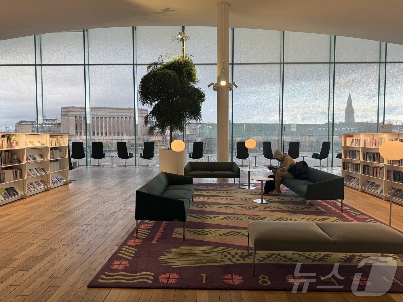 본문 이미지 - 이른 아침의 공공도서관 오오디ⓒ News1 윤슬빈 관광전문기자