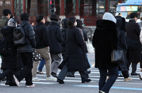 중부지방 중심 흐리고 눈·비…도로 빙판길·살얼음 조심[오늘날씨]