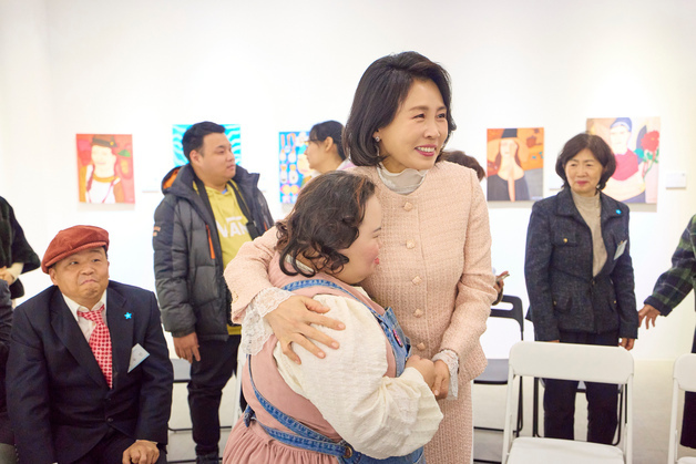 은혜로운 명화전 찾은 김혜경 여사