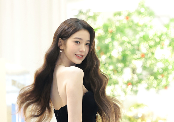 [뉴스1 ★]장원영, 숨 참고 러브 다이브…비주얼 폭발