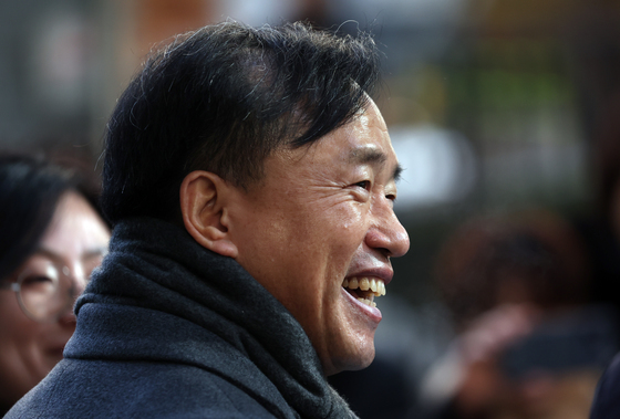 호쾌하게 웃는 김종철 방송미디어통신위원장 후보