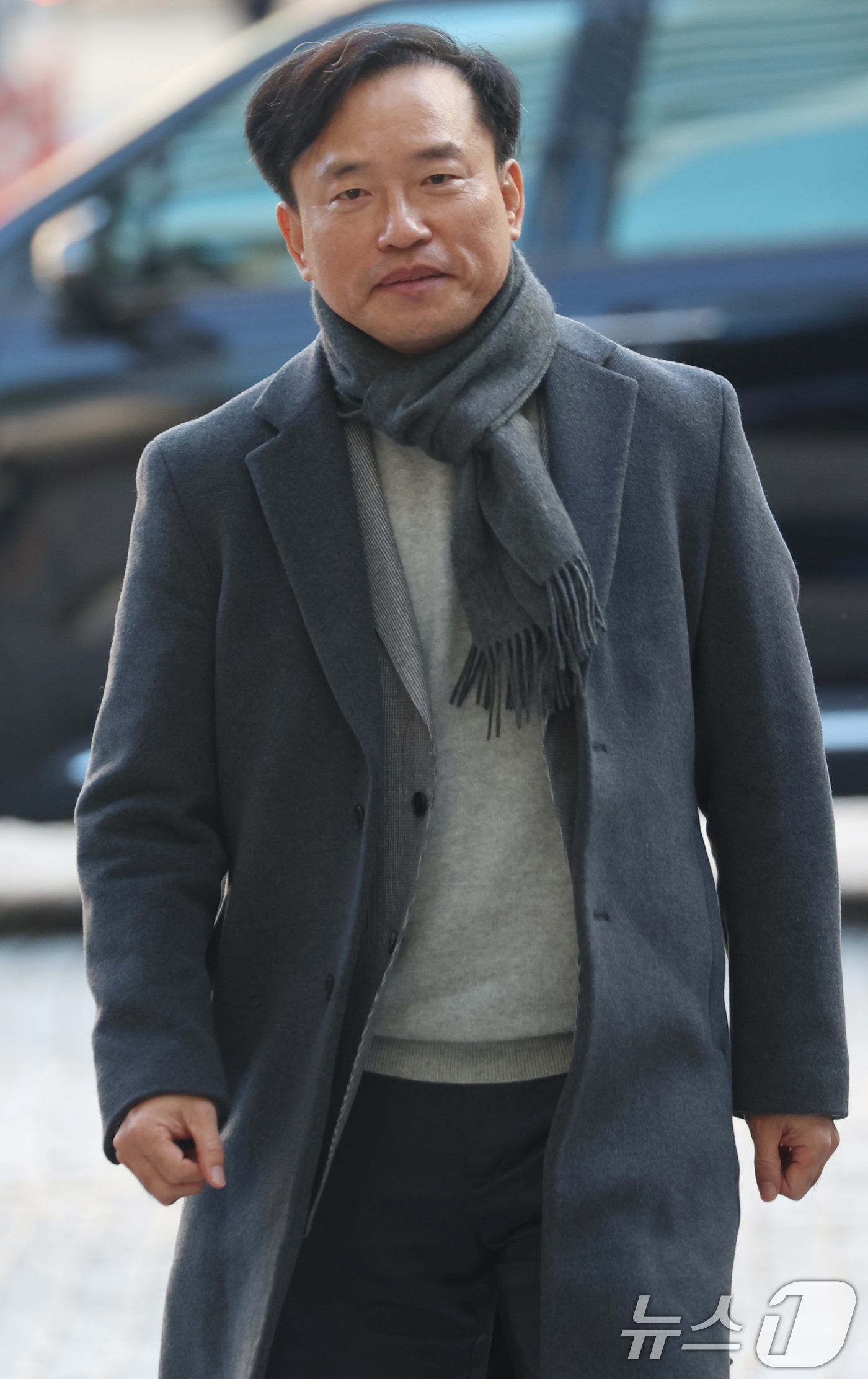 (과천=뉴스1) 김명섭 기자 = 초대 방송미디어통신위원회 위원장 후보인 김종철 연세대 법학전문대학원 교수가 4일 오전 경기도 과천시 정부과천청사 인근 청문회 준비 사무실로 출근하고 …