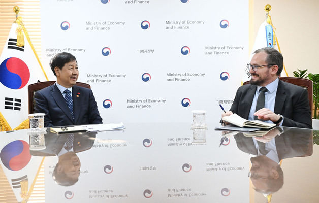 피치, 한국 신용등급 'AA-' 유지…올해 성장률 2.0% 전망(종합)