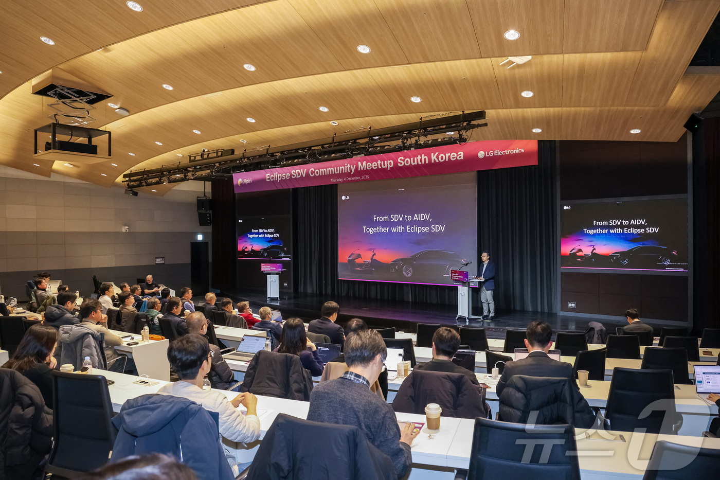 (서울=뉴스1) = LG전자는 4일 서울 마곡 LG사이언스파크에서 오픈소스 소프트웨어 생태계 확장을 위한 글로벌 비영리 조직인 이클립스 재단과 함께 '이클립스 SDV 커뮤니티 밋업 …