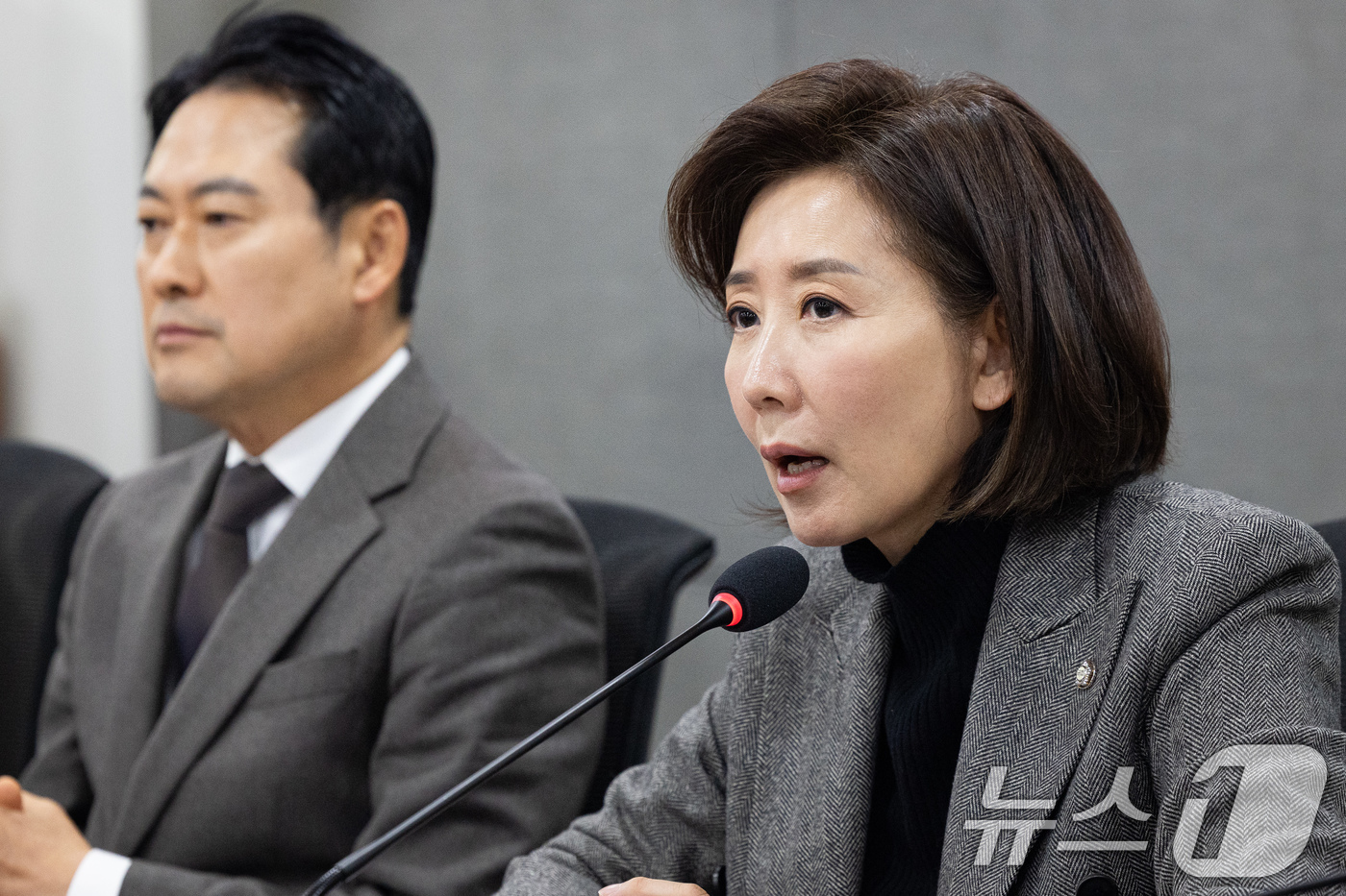 (서울=뉴스1) 유승관 기자 = 국회 법제사법위원회 나경원 국민의힘 의원이 4일 서울 여의도 국회 의원회관에서 열린 특별재판부 설치 및 법왜곡죄 신설의 위헌성 긴급세미나에서 인사말 …