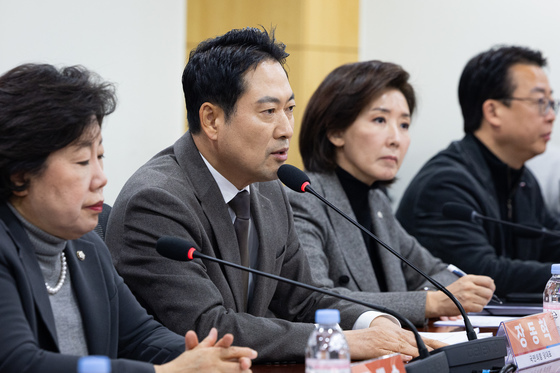 '내란 영장' 고비 넘긴 국힘…사법개혁안 연쇄 필리버스터 '불사'