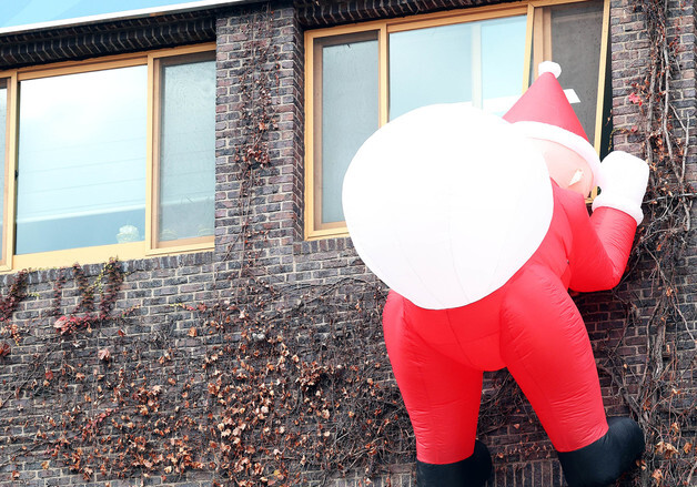 광주 북구청에 등장한 산타