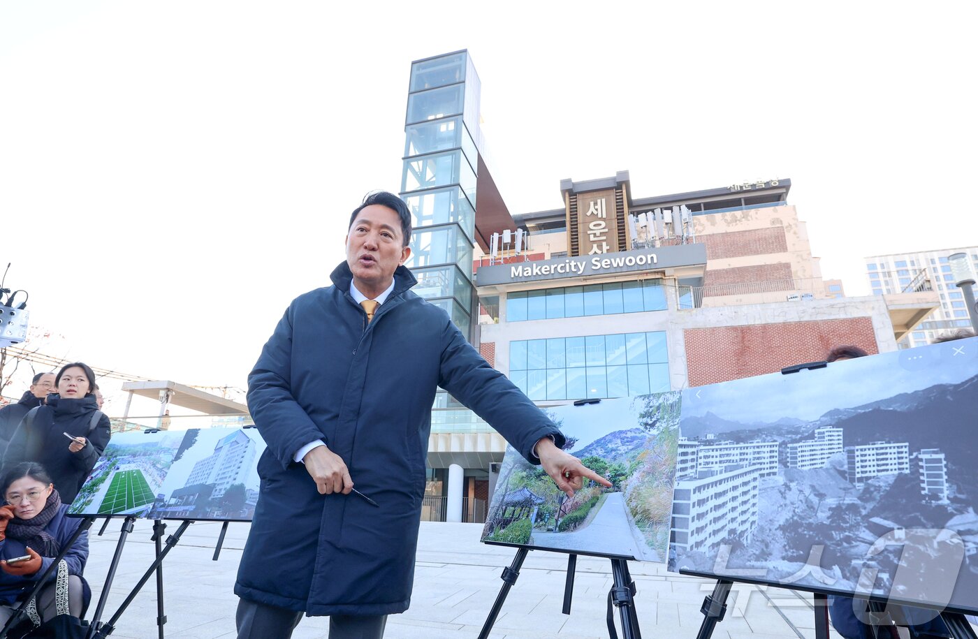본문 이미지 - 오세훈 서울시장이 4일 오전 서울 종로구 세운상가에서 세운지구 재개발 관련 백브리핑을 하고 있다. &#40;공동취재&#41; 2025.12.4/뉴스1 ⓒ News1 구윤성 기자