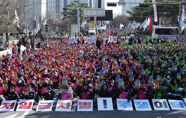 새 학기 학교급식·돌봄 파업 없다…교육당국-학비노조 교섭 타결