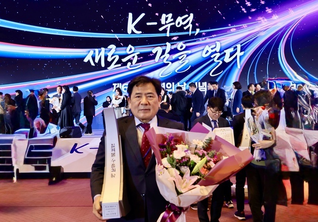 유바이오로직스, 제62회 무역의 날 '1억불 수출의 탑' 수상