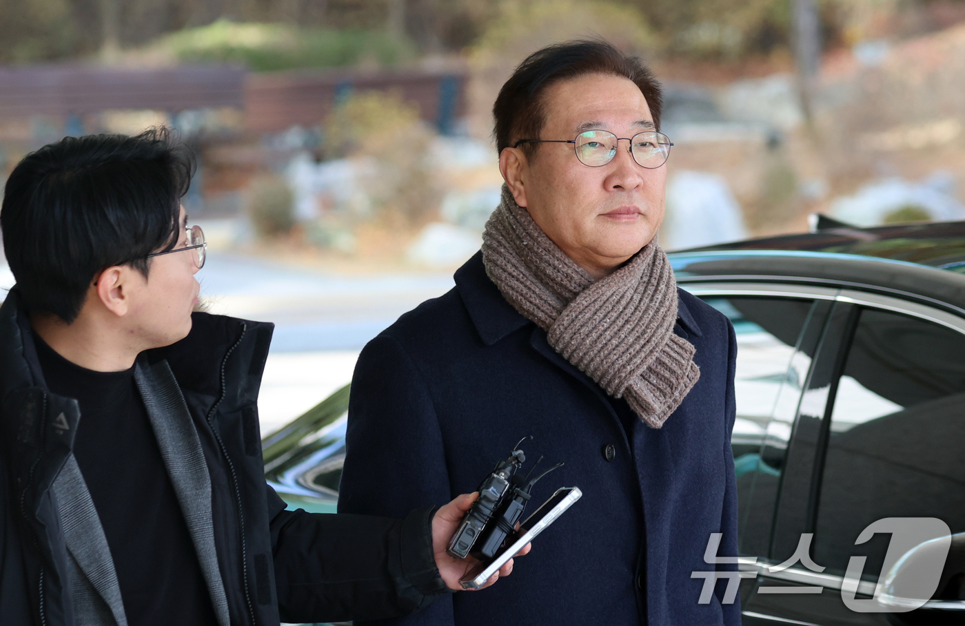 (서울=뉴스1) 김명섭 기자 = 박성재 전 법무부 장관이 4일 오후 서울 서초구 내란 특검에  김건희씨 수사 무마 청탁 의혹 관련  조사를 받기 위해  출석하고 있다.  2025. …