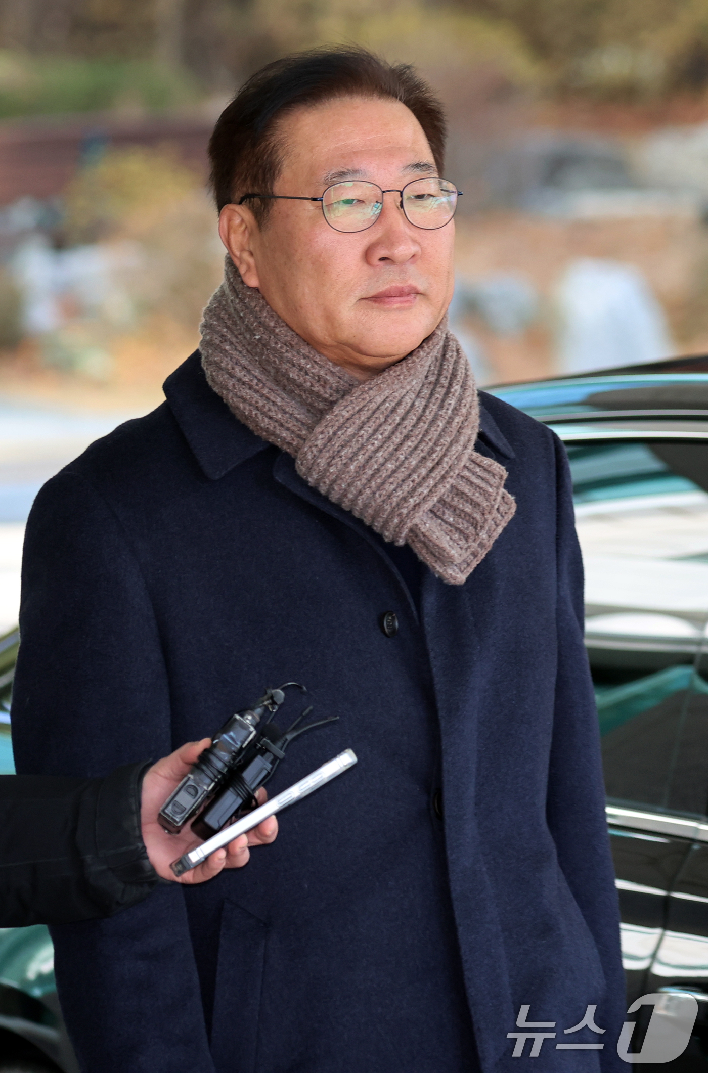 (서울=뉴스1) 김명섭 기자 = 박성재 전 법무부 장관이 4일 오후 서울 서초구 내란 특검에  김건희씨 수사 무마 청탁 의혹 관련  조사를 받기 위해  출석하고 있다. 2025.1 …