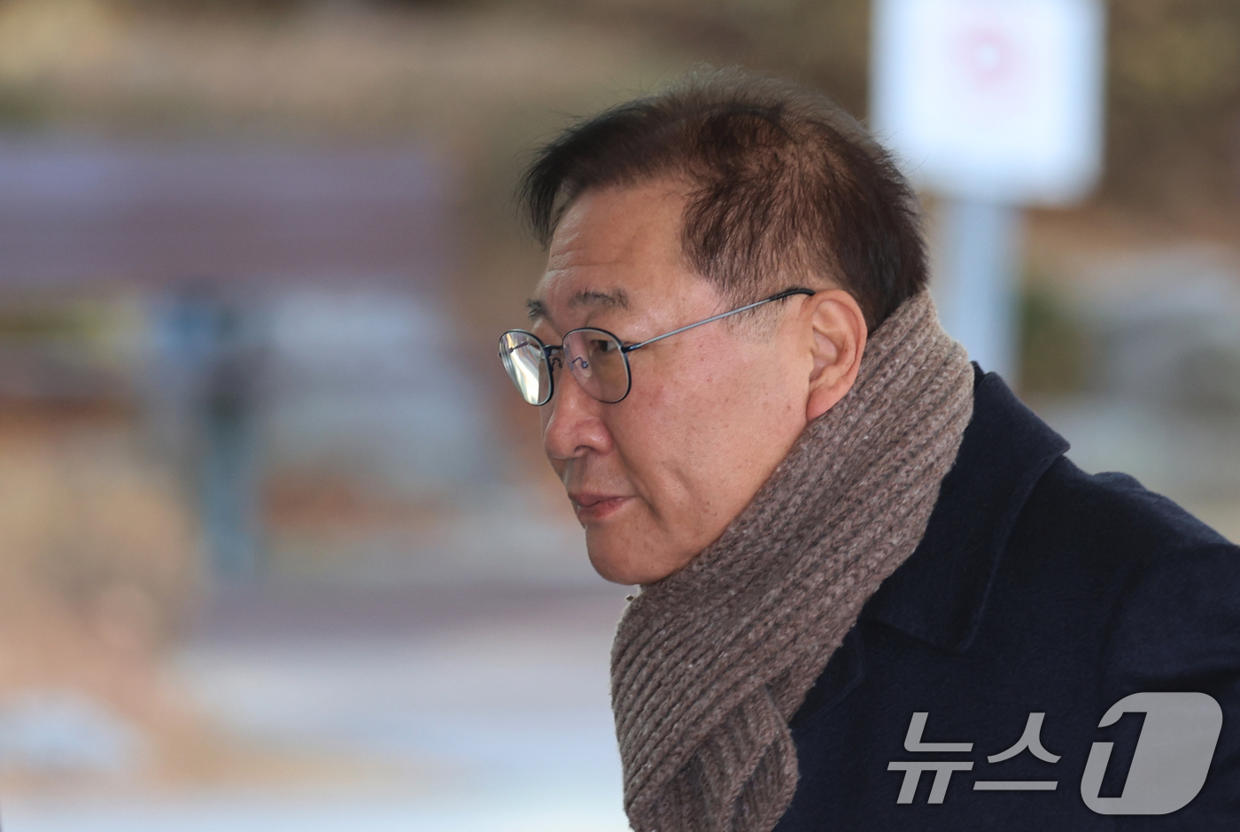 (서울=뉴스1) 김명섭 기자 = 박성재 전 법무부 장관이 4일 오후 서울 서초구 내란 특검에  김건희씨 수사 무마 청탁 의혹 관련  조사를 받기 위해  출석하고 있다. 2025.1 …