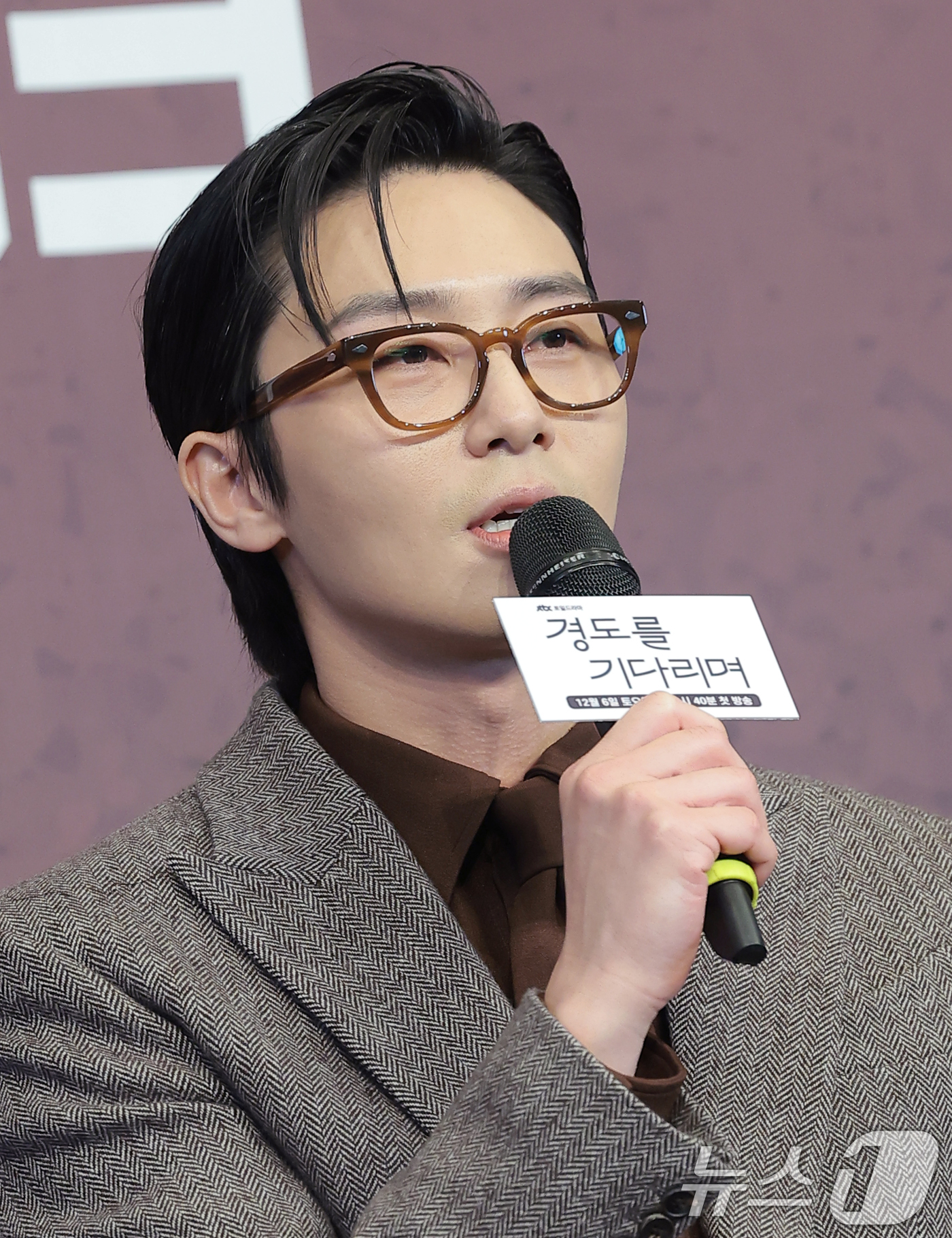 (서울=뉴스1) 권현진 기자 = 배우 박서준이 4일 오후 서울 구로구 더링크호텔에서 열린 JTBC 새 토일드라마 ‘경도를 기다리며’(극본 유영아/연출 임현욱) 제작발표회에 참석해 …