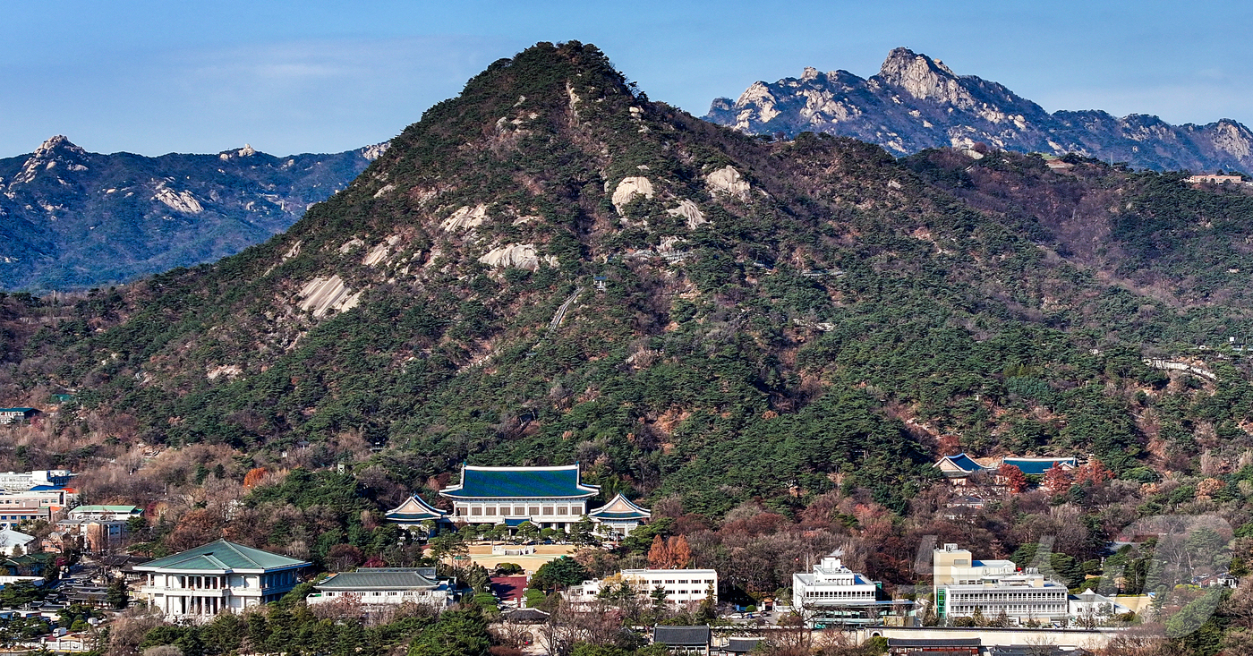 (서울=뉴스1) 김진환 기자 = 이재명 정부가 3년 7개월 만에 ‘용산 시대’를 마치고 이달 말 청와대로 복귀한다. 대통령실은 둘째 주부터 순차적으로 이사하며, 이전 작업은 이달 …