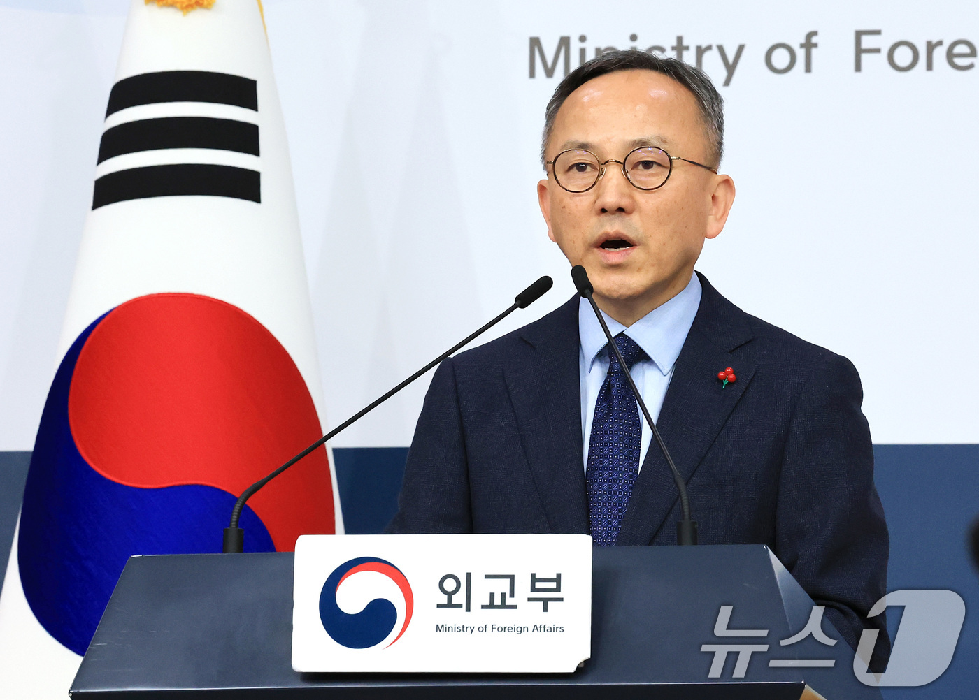 (서울=뉴스1) 임세영 기자 = 박일 외교부 대변인이 4일 서울 종로구 외교부 청사에서 정례브리핑을 하고 있다.  2025.12.4/뉴스1