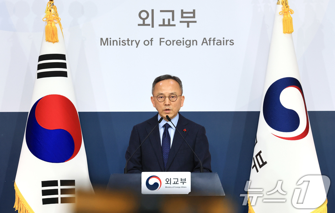 (서울=뉴스1) 임세영 기자 = 박일 외교부 대변인이 4일 서울 종로구 외교부 청사에서 정례브리핑을 하고 있다.  2025.12.4/뉴스1